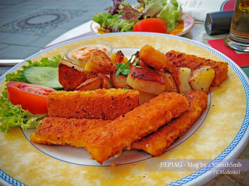 рыбные палочки в Cadu, Cafe at the university, дешевое кафе в Мюнхене, где дешево поесть в Мюнхене, питание в Мюнхене, Германия, Бавария, Мюнхен, достопримечательности в Мюнхене, автомобильные путешествия, Евротур, путешествия по Европе, цены в Германии, еда в Германии, отдых в Германии, в Германию на машине, что посмотреть в Мюнхене, блог о путешествиях, самые интересные блоги, сайт путешественников, сайт туризма, интересные истории, Jepiag, J!EPIAG, VSmthSmb, Valeriia Modenko, travel blog, джепьег, джепьяг, жепьег, жепьяг, 