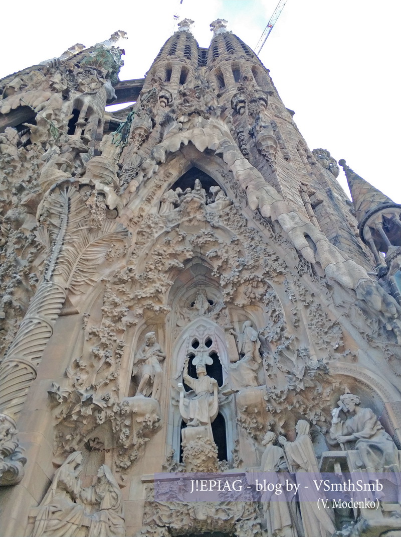 Саграда Фамилия снаружи, Саграда Фамилия, Храм Святого семейства, Sagrada Familia, Творения Гауди, Барселона, достопримечательности, Гауди, Антонио Гауди, Достопримечательности Барселоны, интересные места в Барселоне, маршрут по Барселоне, что посмотреть в Барселоне, прогулка по Барселоне, Барселона фото, Испания, сколько стоит входной билет, отзывы о Барселоне, блог о Барселоне, блог о путешествиях, самые интересные блоги, сайт путешественников, сайт туризма, интересные истории, Jepiag, J!EPIAG, VSmthSmb, Valeriia Modenko, travel blog, джепьег, джепьяг, жепьег, жепьяг,