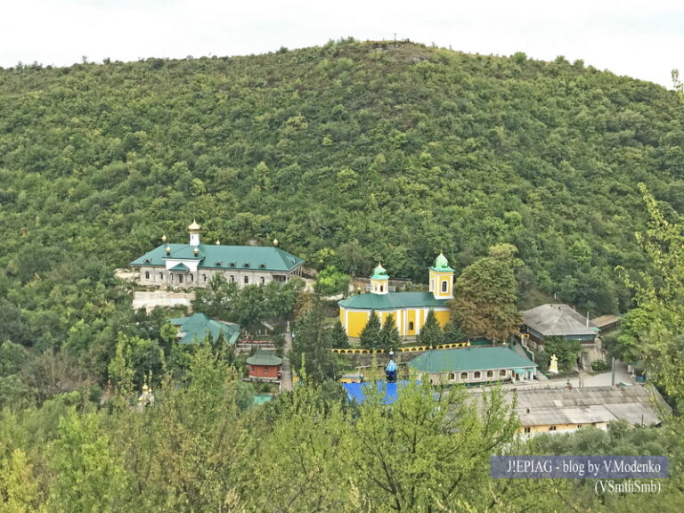 Монастырь Святой Троицы в Сахарне, штольни в Молдове, Водопад Яма Цыгана, Купель в Сахарне, Сахарна в Молдове, Достопримечательности Молдовы, путеводитель, блог о путешествиях, в Европу на Машине, jepiag, J!EPIAG, джепьег, жепьег, жепьяг, жепьяг.