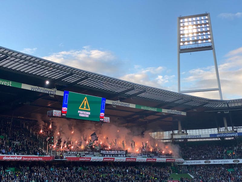 Borussia Mönchengladbach away at Werder Bremen болельщики пиротехника на стадионе werder bremen museum, wuseum, вузеум Вердер Бремен, футбол в Германии, jepiag J!EPIAG 