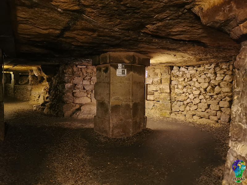 Катакомбы в Париже, оссуарий, история кладбище невинных, черепа в Париже, склеп франции, jepiag J!EPIAG catacombs (5)